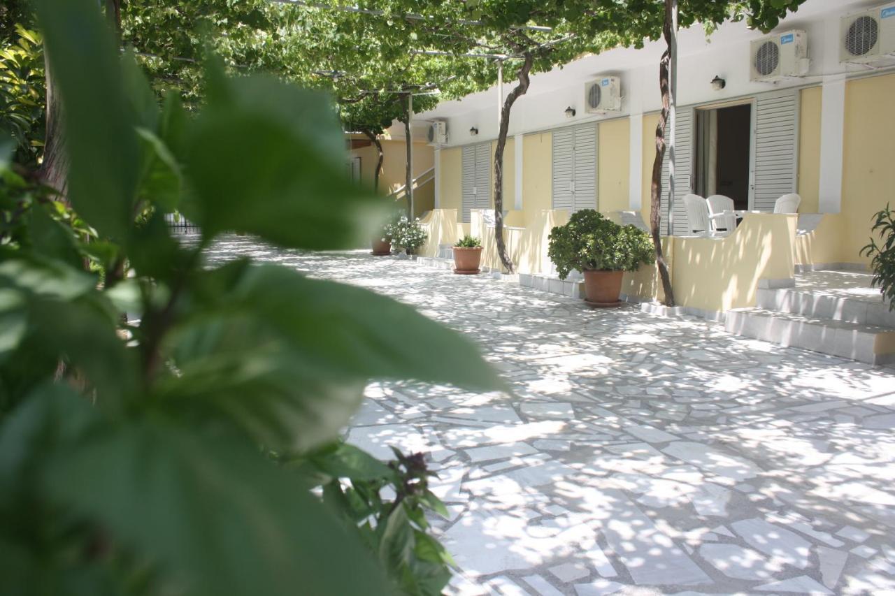 Maria Studios Laganas Bagian luar foto